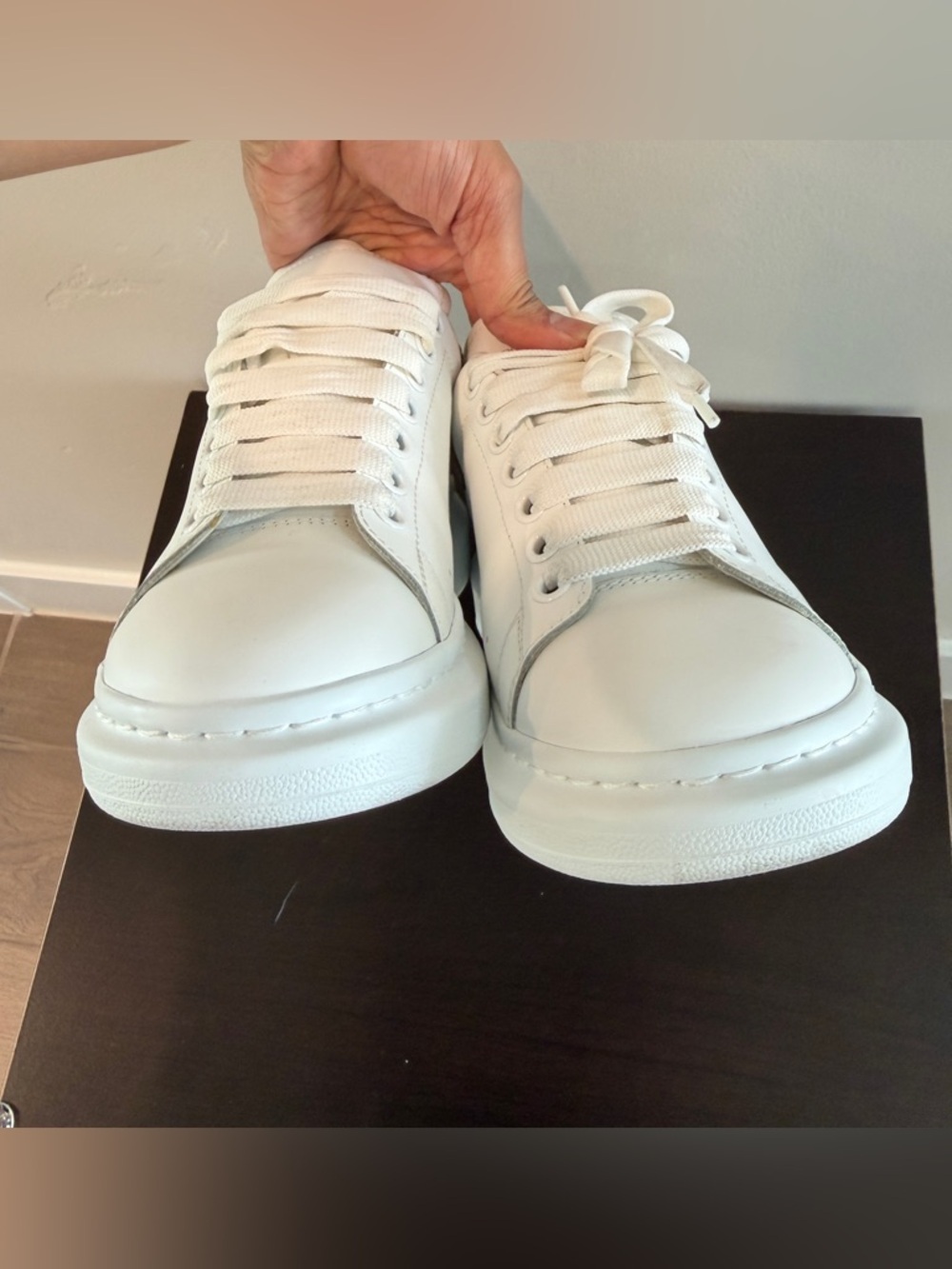 Alexander McQueen Women’s Oversized Sneakers White Gold Crocodile sz US 9.5 - Picture 14 of 16